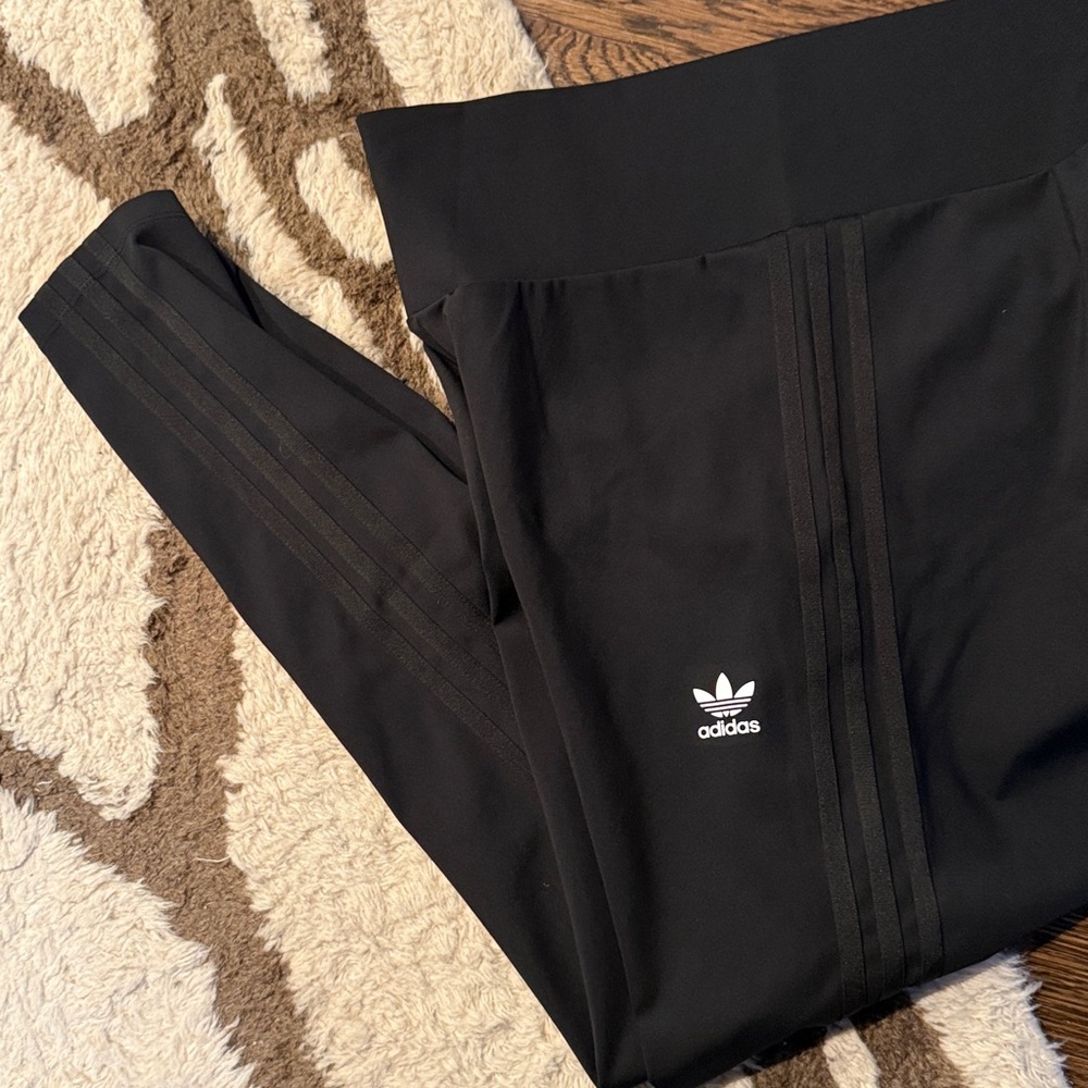 Adidas NWOT Women’s Black Workout Leggings - Picture 4 of 4